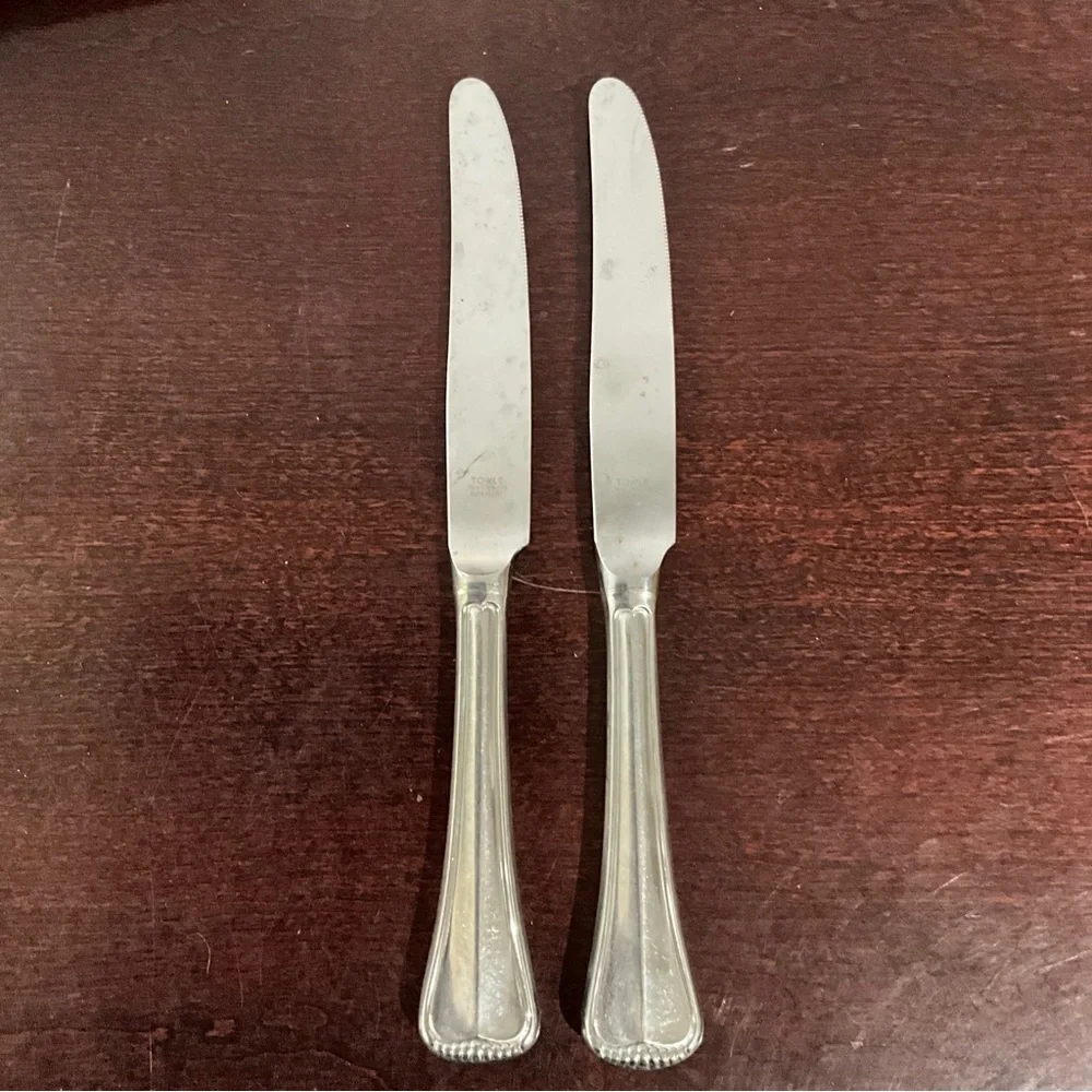 Set of 2 Towle Georgian House Oxford Scroll New French Dinner Knives 9 1/4”